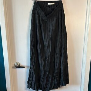 Oak + Fort Black Crinkle Midi Skirt with V-Waist (Size S/P)